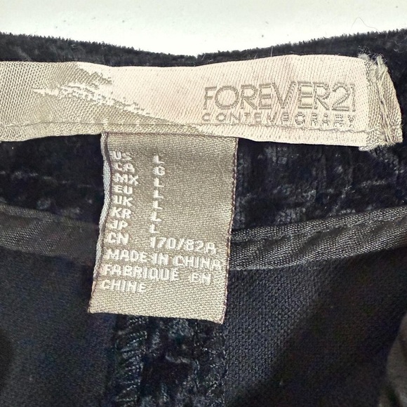 Forever 21 Black Velvet Damask Shorts Women’s Size L - Picture 6 of 7